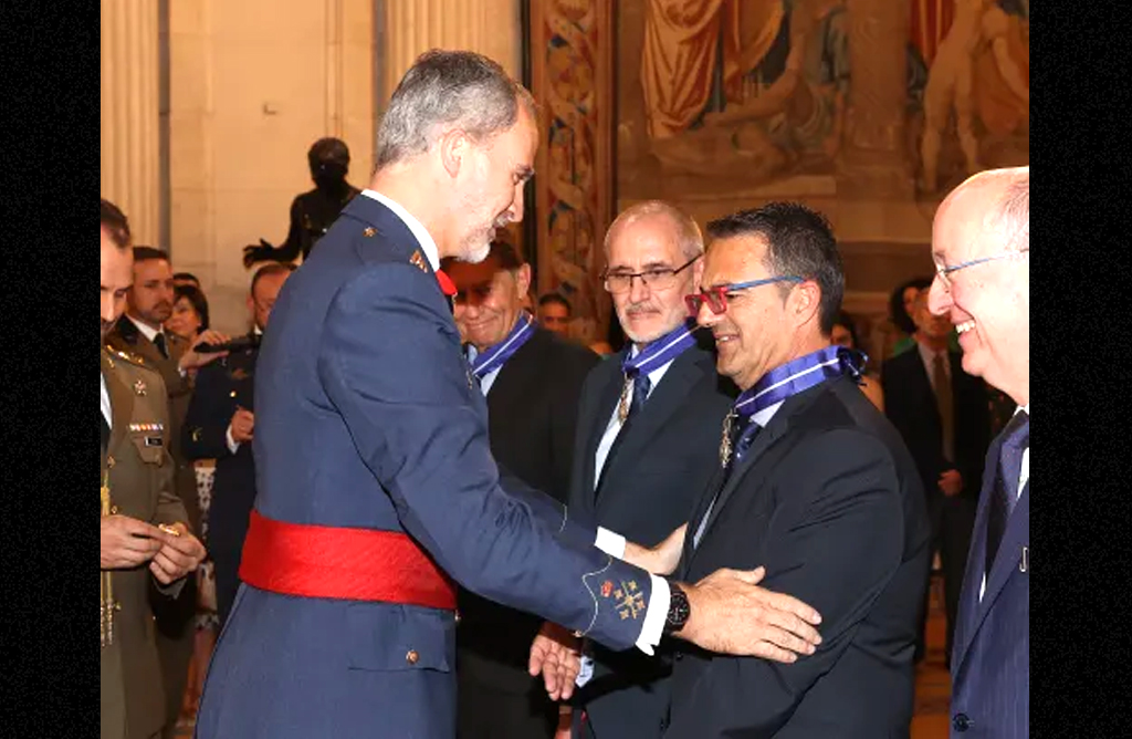 Juan Carrión, presidente de FEDER, recibe la Condecoración de Encomienda al Mérito Civil